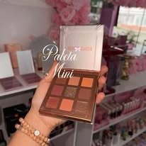 Paletas de sombras y accesorios de tocador